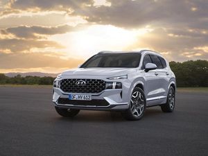 Supporting image for story: Refreshed Hyundai Santa Fe gets hybrid powertrains