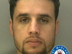 Supporting image for story: Cafe knifeman who stabbed man in neck given hospital order