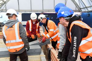 AH 93 – Forterra’s John Cotton demonstrating correct installation to apprentices.