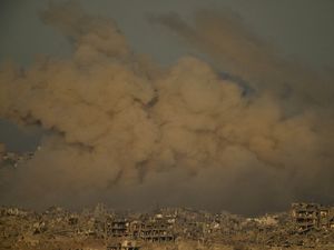 Supporting image for story: Israeli strikes on Gaza City kill at least 14 people