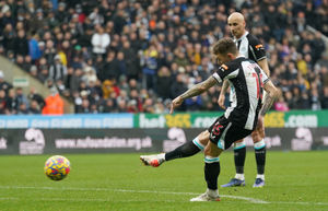 Newcastle United's Kieran Trippier scores their side's first goal of the game from the free-kick during the Premier League match at St. James' Park, Newcastle upon Tyne. Picture date: Sunday February 13, 2022..