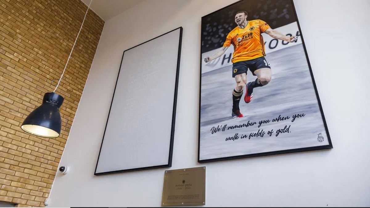 Wolves unveil paintings in tribute to Diogo Jota