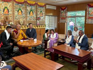 Supporting image for story: US delegation meets Dalai Lama in India – sparking anger from China