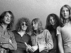 Supporting image for story: Mott the Hoople returning to roots