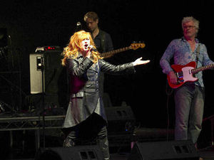 Supporting image for story: T'Pau singer Carol Decker hits out at sports firm over online purchase