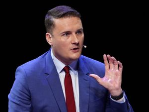 Supporting image for story: Wes Streeting faces pushback from senior Labour figures over assisted dying