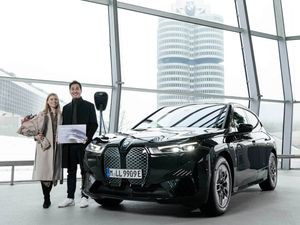 Supporting image for story: BMW delivers one-millionth electrified vehicle