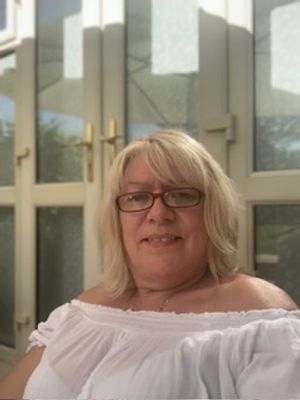Karen Cooper before losing 4st