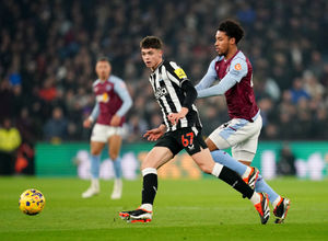 Supporting image for story: Aston Villa open contract talks with versatile midfielder who earned 'fantastic' tag from Unai Emery