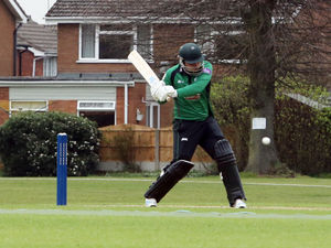 Supporting image for story: Pears' bowlers bounce back