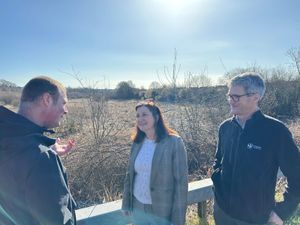 Supporting image for story: Wild beaver returns welcomed by Shrewsbury MP and Shropshire Wildlife Trust