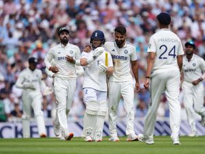 Supporting image for story: Tempers flare as England and India battle for control of fifth Test