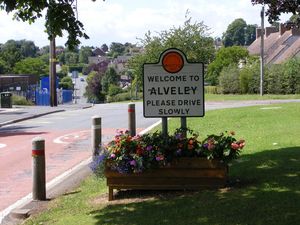 Alveley. (Photo: Alveley Welcome by Gordon Griffiths, CC BY-SA 2.0 via Wikimedia Commons)