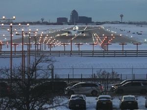 Supporting image for story: Winter storm sees 1,000 flights disrupted during peak holiday travel period