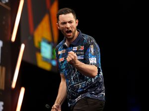 Supporting image for story: Luke Humphries and Luke Littler ease into last eight