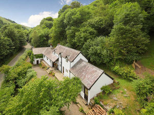 Supporting image for story: Cottage with caverns still looking for buyer