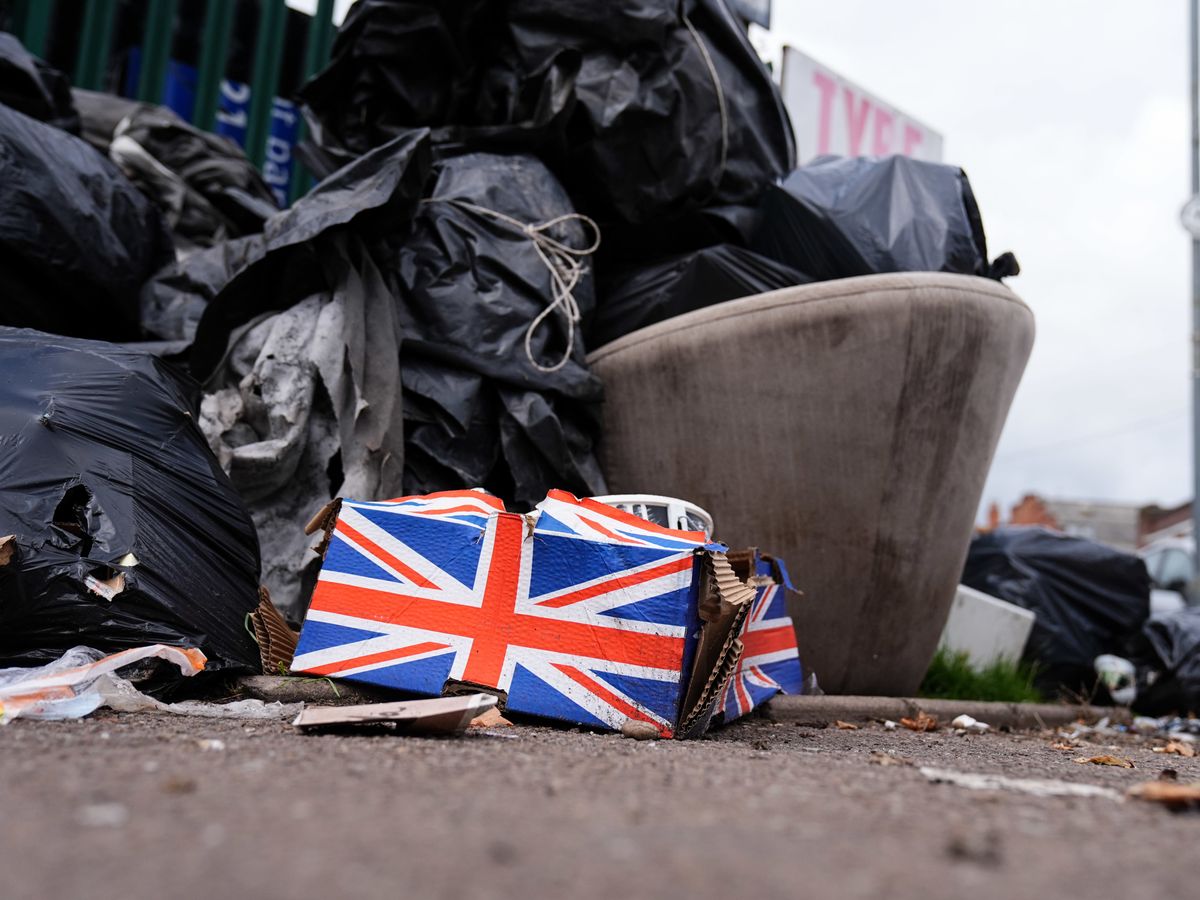 Agency workers covering for Birmingham bin strikers vote to join picket lines