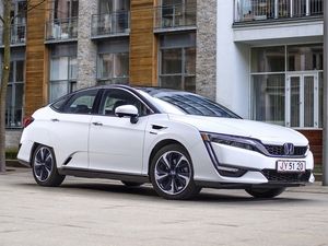 Supporting image for story: Driving the hydrogen-powered Honda Clarity - is this the fuel of the future?