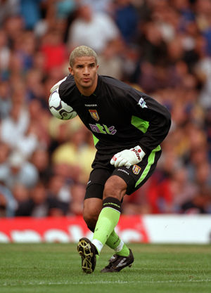 Aston Villa v Chelsea 27.8.00 David James of Aston Villa