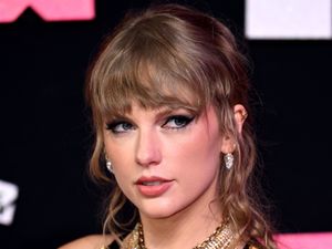 Supporting image for story: Taylor Swift stops The Beatles from clinching another number one album