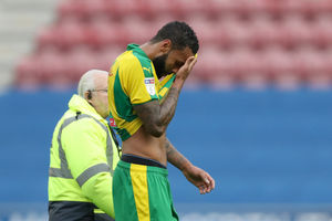 Kyle Bartley exits the field. (AMA)