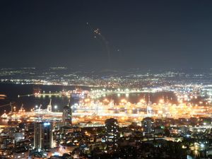 Supporting image for story: Hezbollah fires missile at Tel Aviv following Israeli strikes on Lebanon