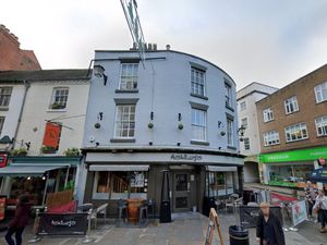 Supporting image for story: Shrewsbury wine bar applies to replace shopfront on Grade II listed building