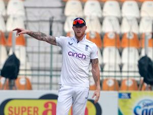 Supporting image for story: England struggle to clean up Pakistan tail on second morning in Multan