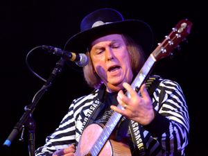 Supporting image for story: Slade guitarist Dave Hill launches autobiography at Robin 2