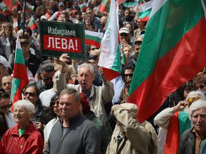 Supporting image for story: Bulgarian nationalists protest over government plans to adopt euro currency