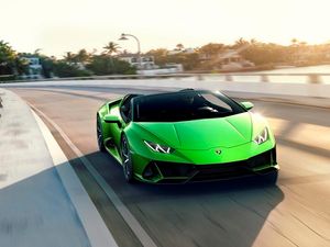 Supporting image for story: Lamborghini lifts the lid on Huracan EVO Spyder