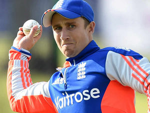 Supporting image for story: Tweets pay tribute as James Taylor is forced to retire from cricket