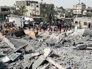 Supporting image for story: Israel detains 100 suspected militants in Gaza hospital raid