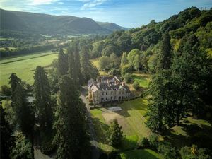 Supporting image for story: Historic mansion is up for sale as Girlguiding movement says it can no longer afford to keep it
