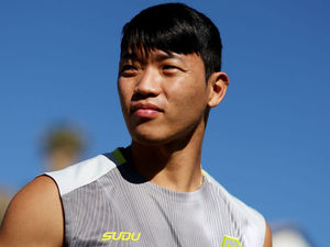 Supporting image for story: Wolves reject bid for star forward