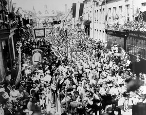 This photo from the collection of the Soldiers of Shropshire Museum in Shrewsbury shows the massive parade through the town later that day.