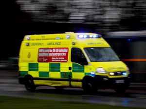 Supporting image for story: Heatwave piles pressure on strained ambulance service with patients stuck outside hospitals