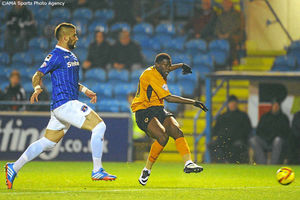 Bakary Sako of Wolverhampton Wanderers scores a goal to make it 0-1.