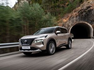 Supporting image for story: New Nissan X-Trail arrives with hybrid-only powertrains
