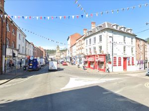 Supporting image for story: Man critically injured in hospital after being found unconscious in road