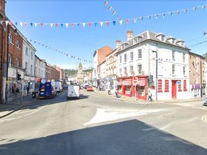 Supporting image for story: Man critically injured in hospital after being found unconscious in road