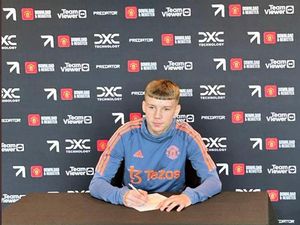 Supporting image for story: Manchester United sign Shrewsbury Town youngster Louie Bradbury