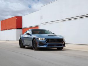 Supporting image for story: New Ford Mustang revealed with overhauled interior – but V8 engine remains