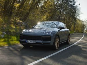 Supporting image for story: Porsche reveals new high-performance Cayenne Turbo GT