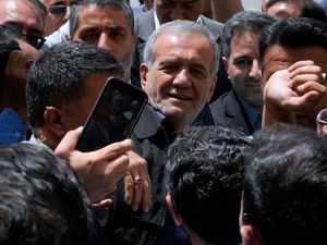 Supporting image for story: Reformist candidate extends lead in Iran’s presidential election