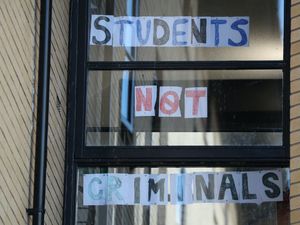 Supporting image for story: Let university students go home for Christmas, Labour urges Government