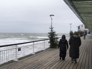 Supporting image for story: Cold health alert issued for Christmas Day