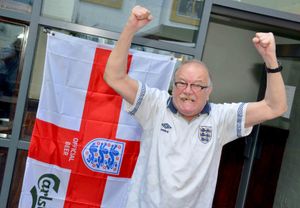 Peter Gallagher at The Tap and Tanner