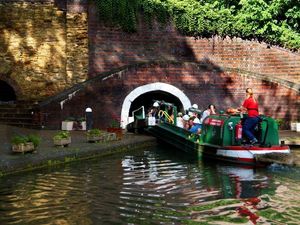 Supporting image for story: Dudley Canal Trust announces closure during Commonwealth Games cycle races