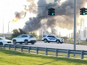 Supporting image for story: Residents take shelter after large explosion at Texas oil refinery